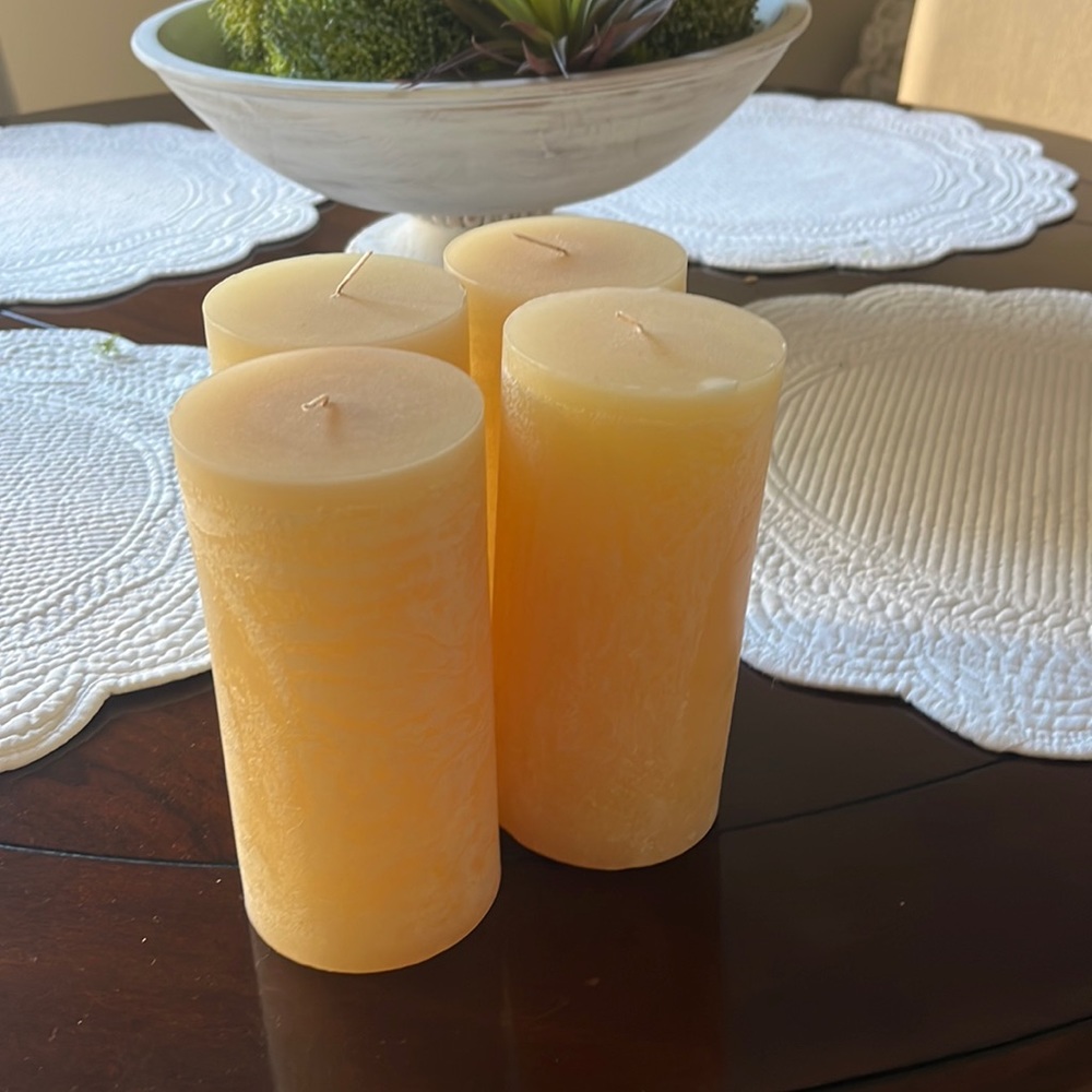 Set of 4 honeysuckle candles